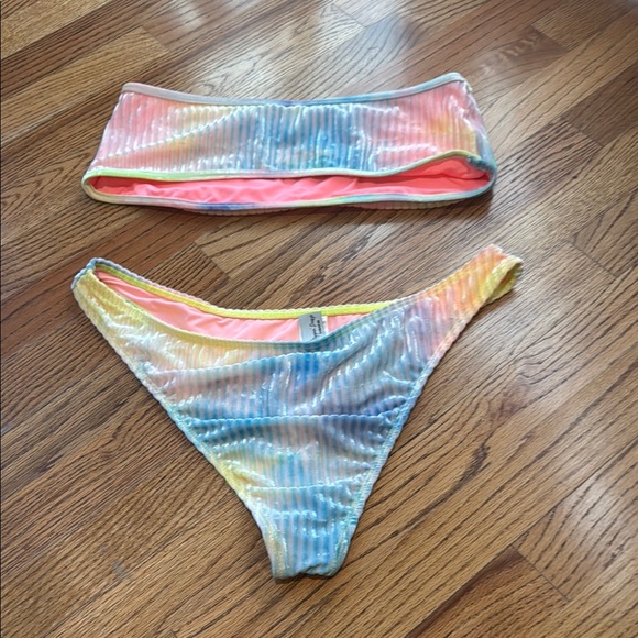 Colorful Tie-Dye Bikini Set - Picture 4 of 4